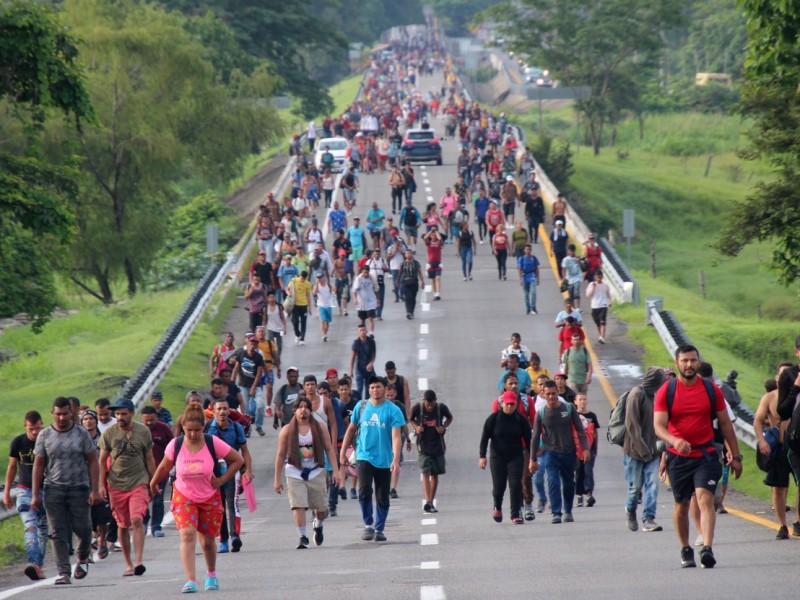 Migrantes en ruta a una de las carreteras peligrosas deOaxaca