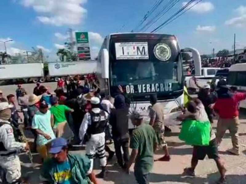 Migrantes se enfrentaron con Guardia Nacional en Amatlán