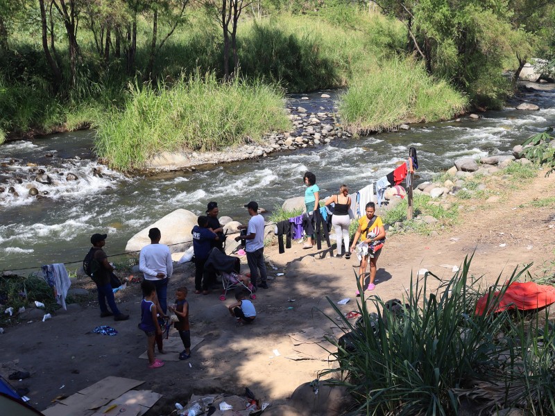 Migrantes se instalan de forma irregular en el río Coatán