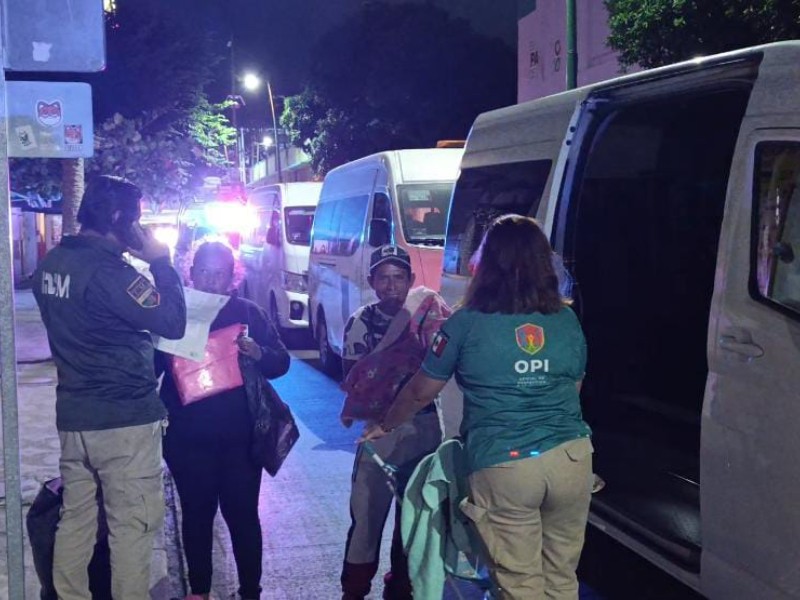 Migrantes son desalojados del parque Santo Domingo