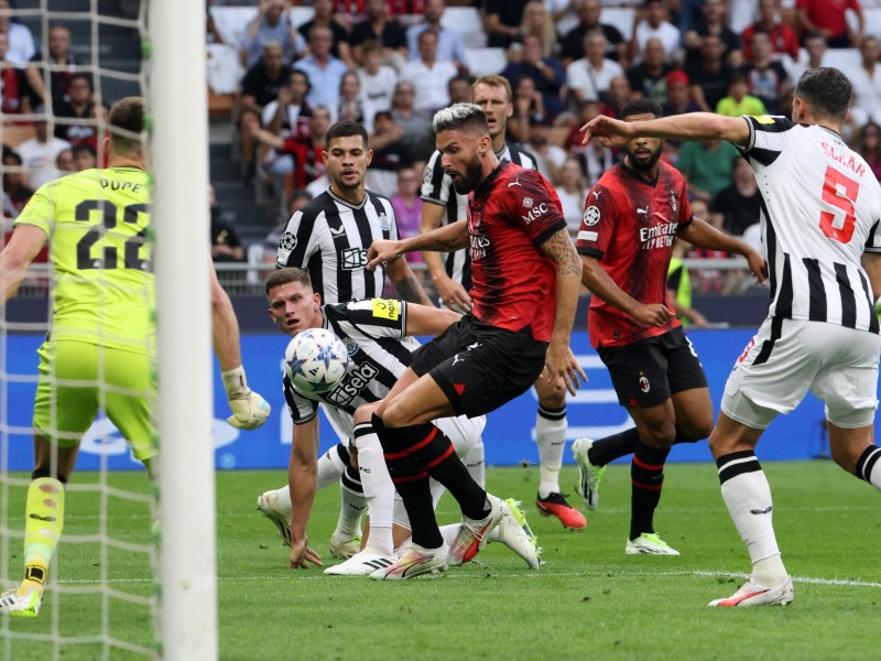 Milan perdona al Newcastle en su vuelta a la Champions