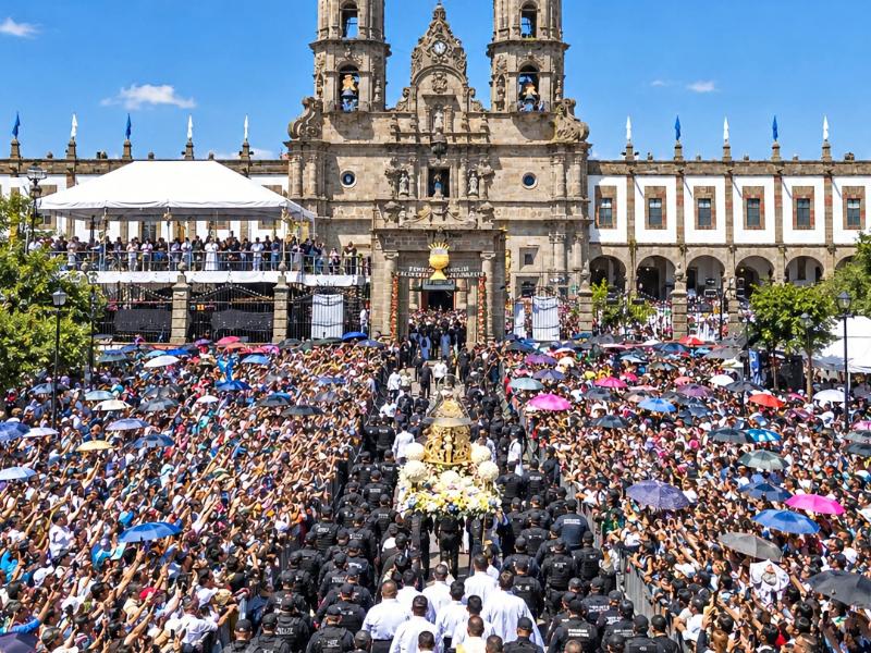 Miles de fieles acompañaron a La Generala en la Romería de Zapopan
