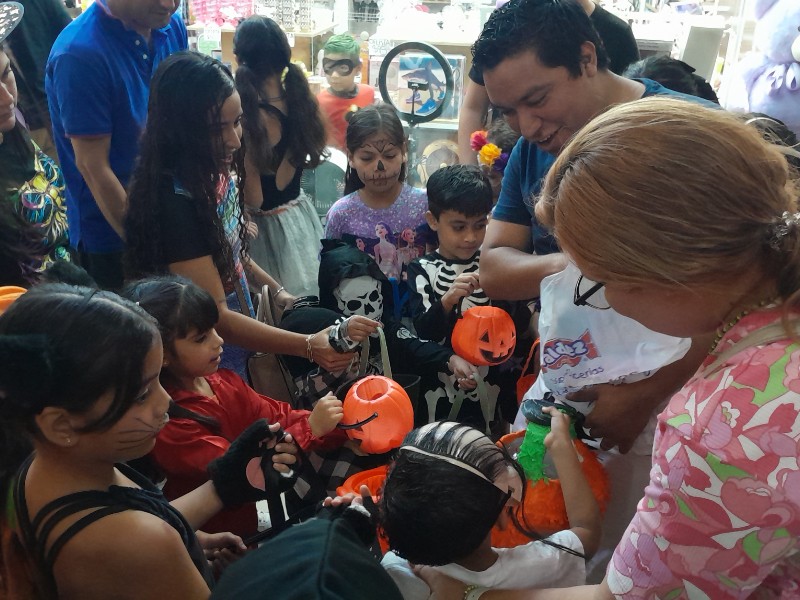 Miles de niños y jóvenes celebraron Hallowen en Mazatlán