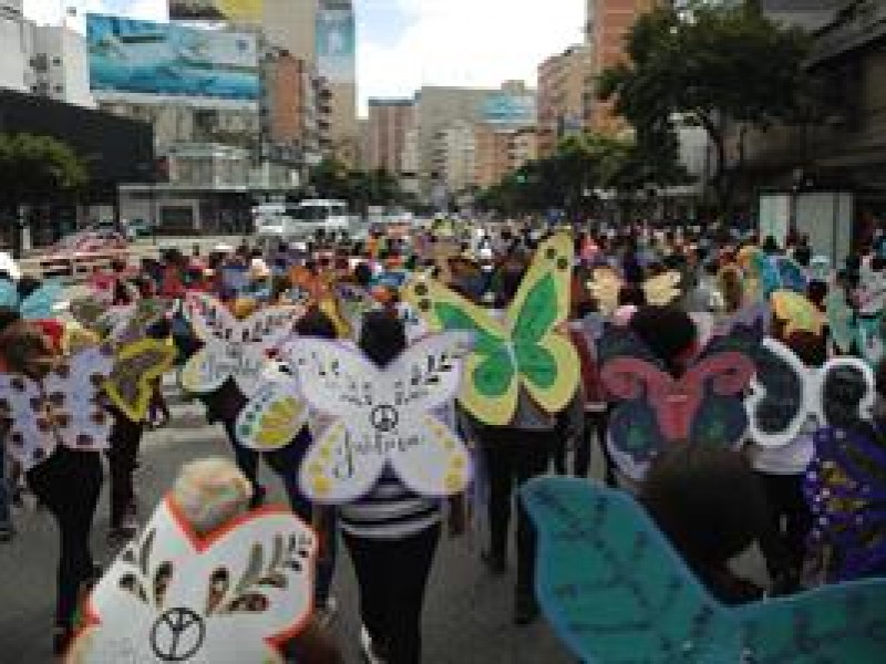 Miles de personas corren en Caracas contra violencia a mujeres