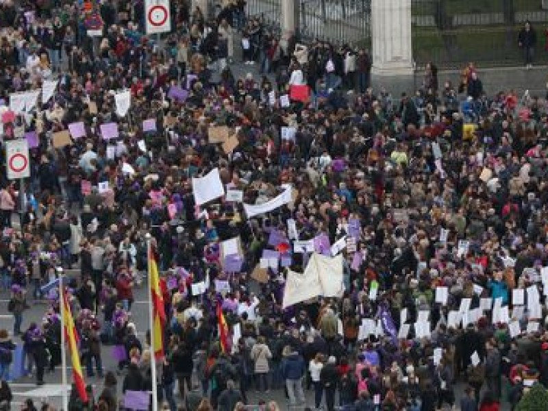 Miles de personas se congregan en Alemania contra medidas sanitarias