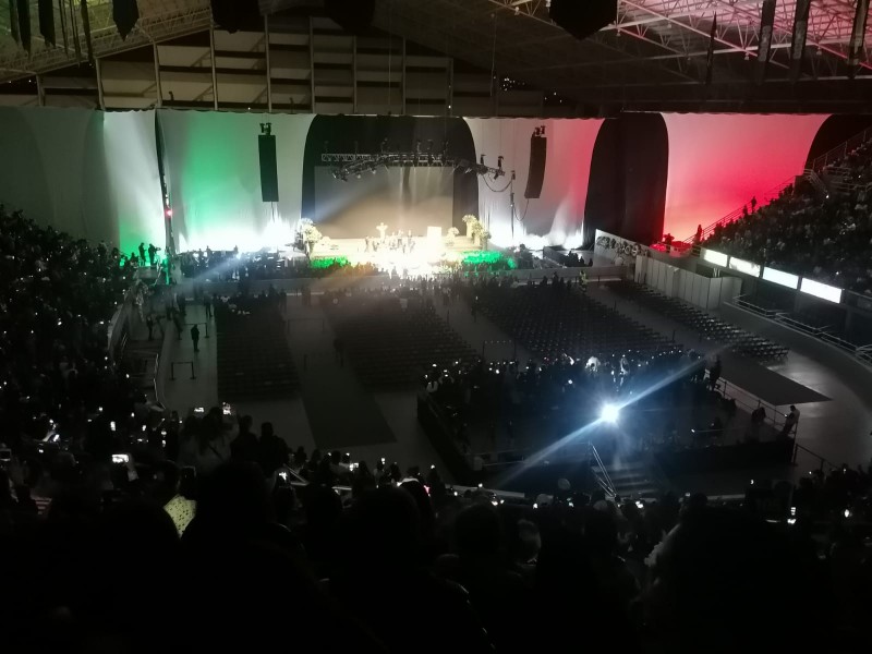Miles de seguidores despiden a Vicente Fernández en Arena VFG