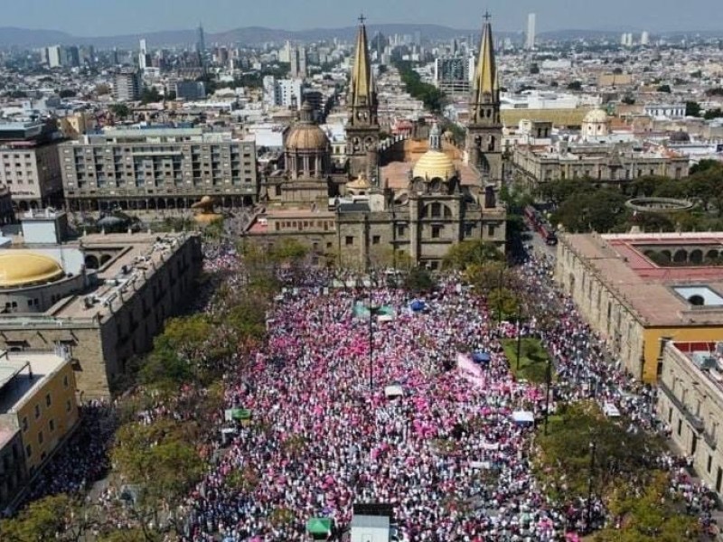 Miles de tapatíos partíciparon en manifestación en defensa del INE