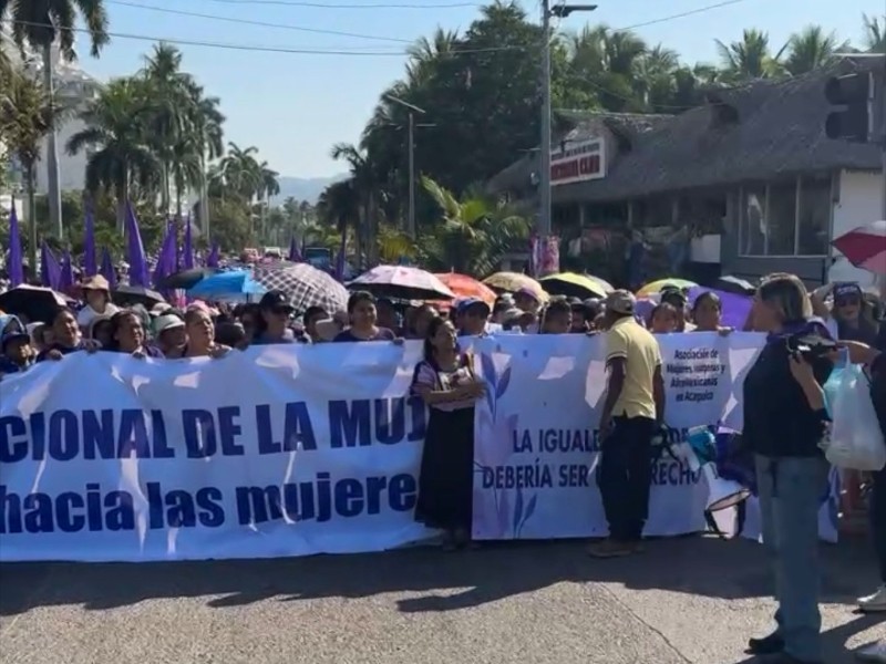 Miles marchan en Acapulco contra violencia hacia las mujeres | Meganoticias