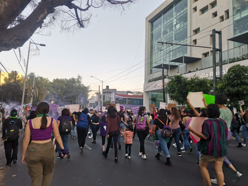 Miles se manifiestan en Guadalajara en conmemoración del 8M
