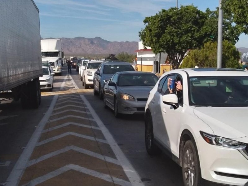 Miles transitan por las carreteras de Sonora previo a fiestas