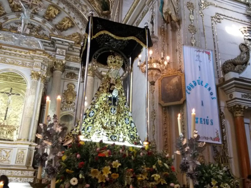 Miles veneran a la Virgen de la Soledad
