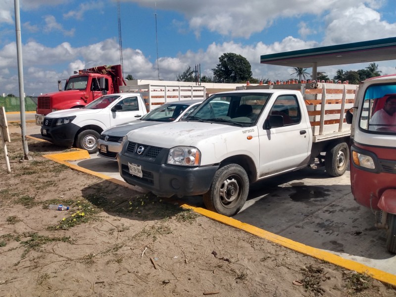 Militantes de la COCEI-ML retienen dos camionetas repartidoras