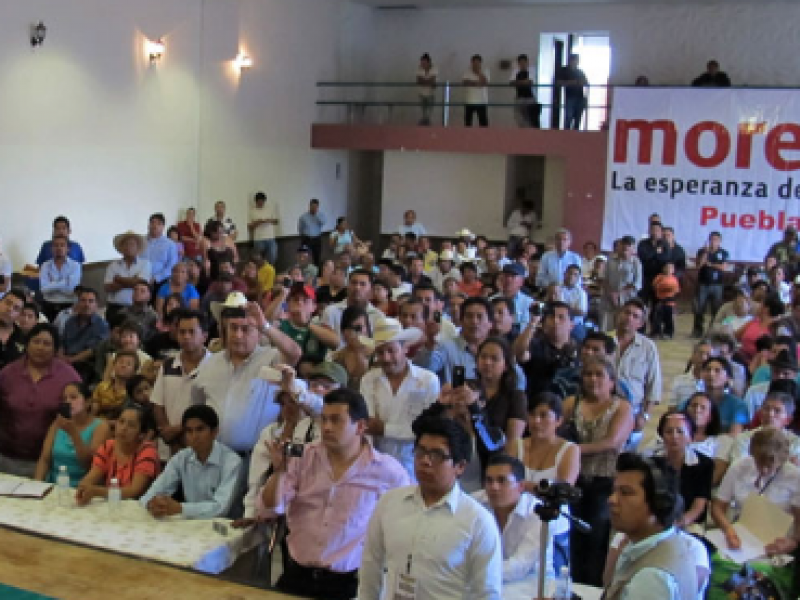 Militantes de Morena rechazan a presidente municipal