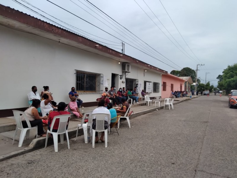 Militantes del PRI-PRD-PAN resguardan Consejo Municipal Electoral en Ixtaltepec
