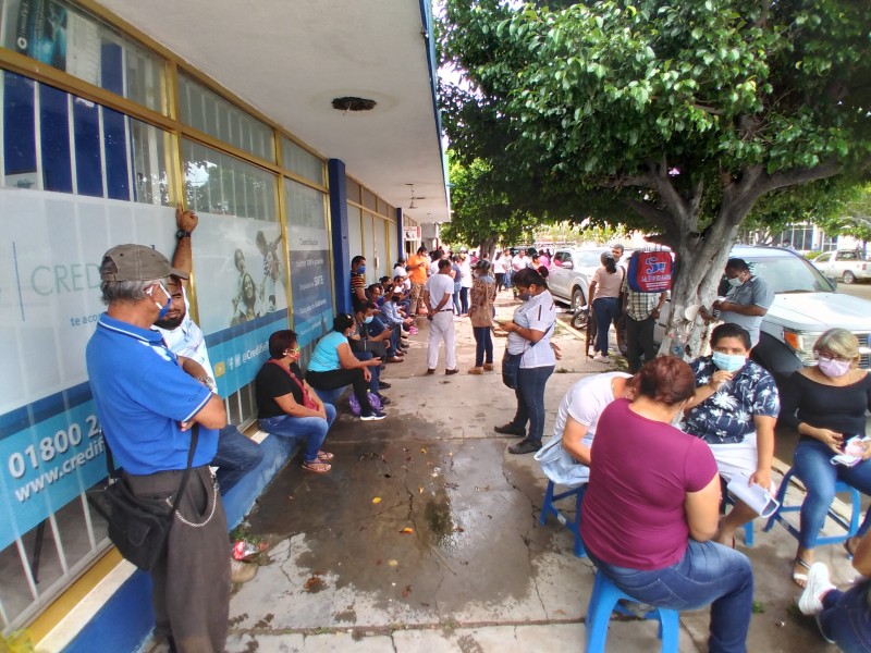Militantes partidistas vigilan recuento de casillas en Salina Cruz