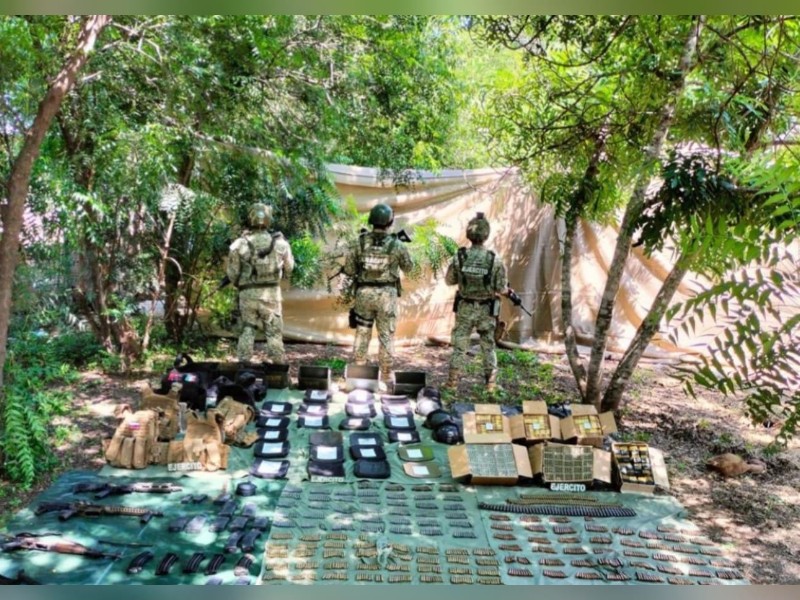 Militares aseguran armamento,municiones y cargadores en Tepuche, Culiacán