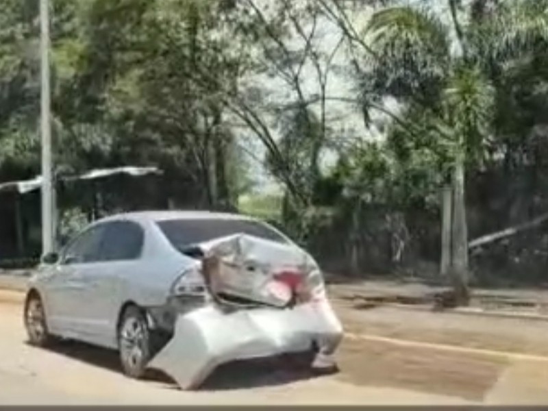 Militares chocan con autos estacionados tras persecución en Los Ángeles