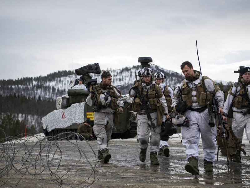 Militares de la OTAN entrenan en condiciones árticas de Noruega
