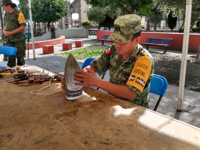 Militares prestan servicios en San Antonio la Isla