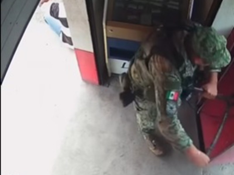 Militares roban dinero de maquinitas en negocio de Tecomán