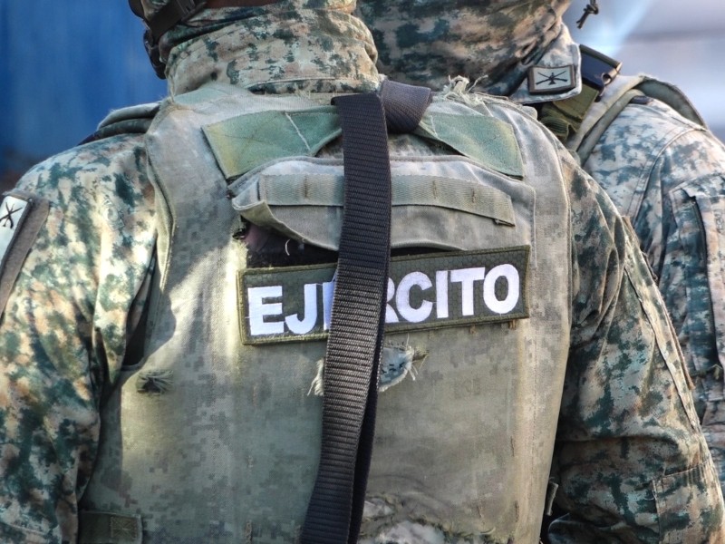 Militares y gatilleros se enfrentan en la sierra de Badiraguato