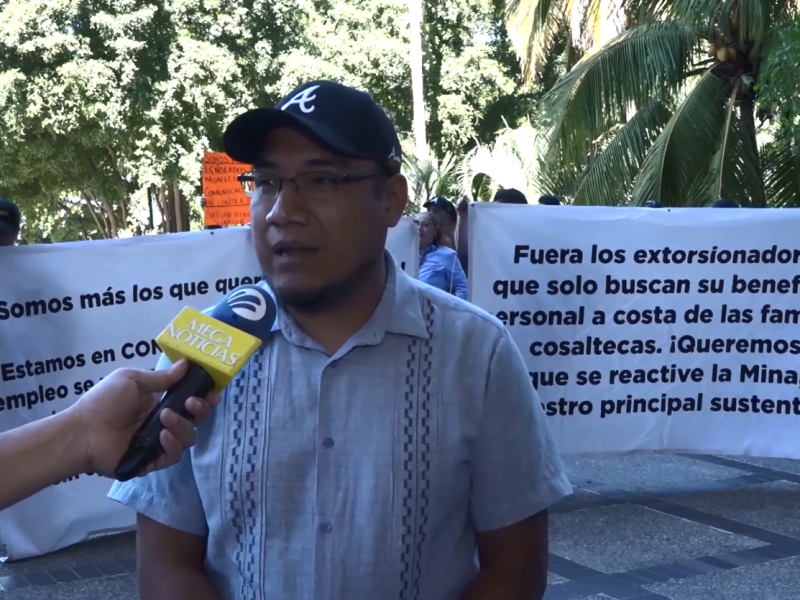 Mineros de Cosalá se manifiestan en Palacio de Gobierno