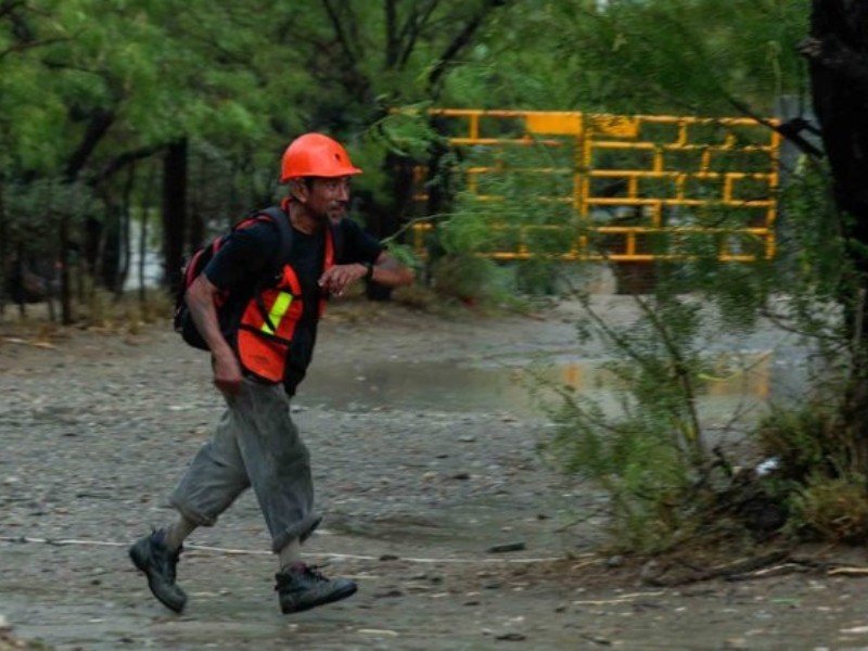 Mineros llevan 13 días atrapados; se complican labores de rescate