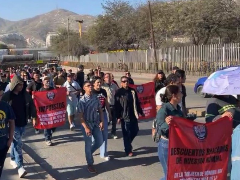 Mineros marchan en Torreón contra reformas laborales Mineros marchan en Torreón contra reformas laborales