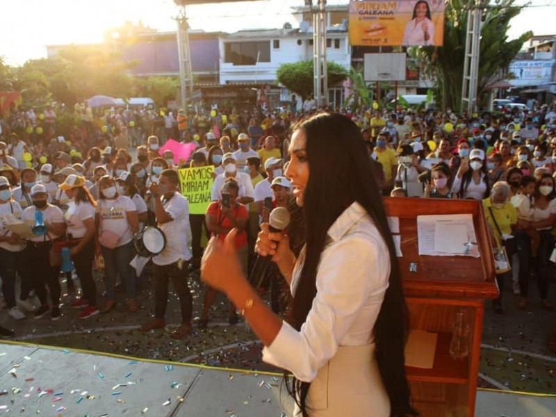 Miriam Galeana, inicia campaña a alcaldía petatleca por el PRD