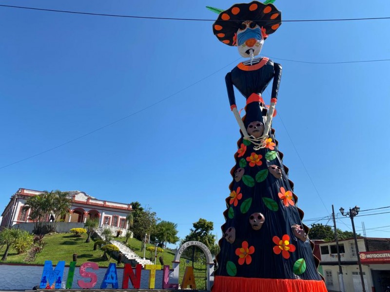 Misantla coloca la catrina más grande del Estado