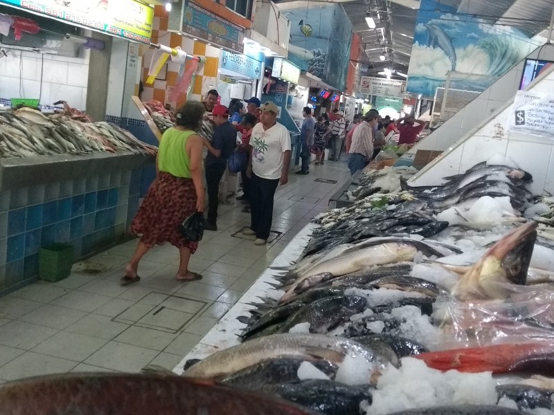Mitos sobre marea roja provoca bajas ventas de pescado