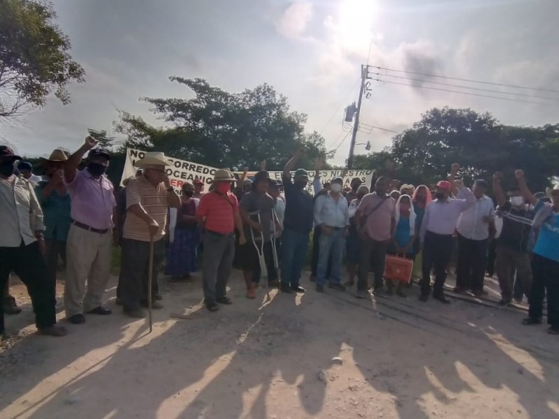 Mixes y zapotecas protestan en contra del Corredor Interoceánico