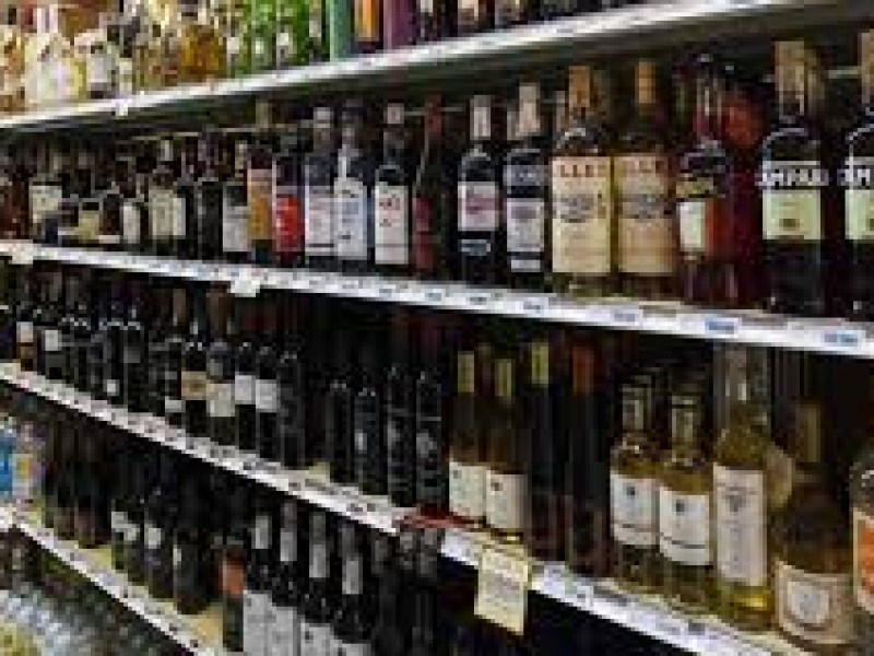 Modifican artículos para la venta y consumo de alcohol