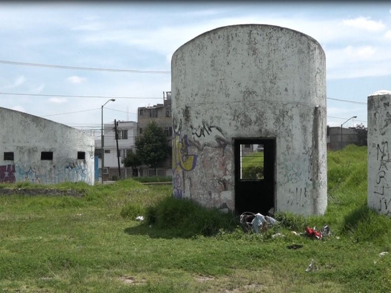 Módulos de policía en Avenida Las Torres vandalizados y convertidos en casas