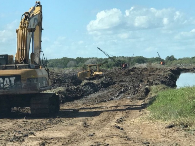 Módulos realizan conservación en drenes en Ahome