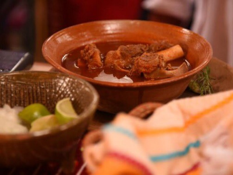 Mole de caderas… delicia de la gastronomía Mixteca