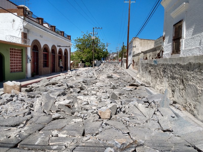 Molesta a locatarios del centro, pavimentación