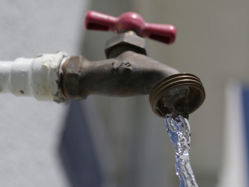 Molestia de ciudadanos por tandeo  de agua