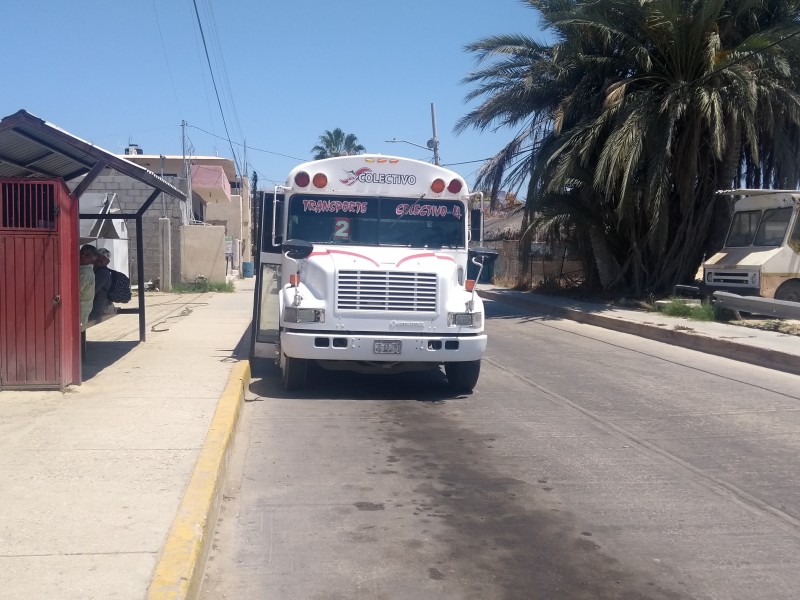 Molestia de usuarios de transporte público por suspensión de rutas