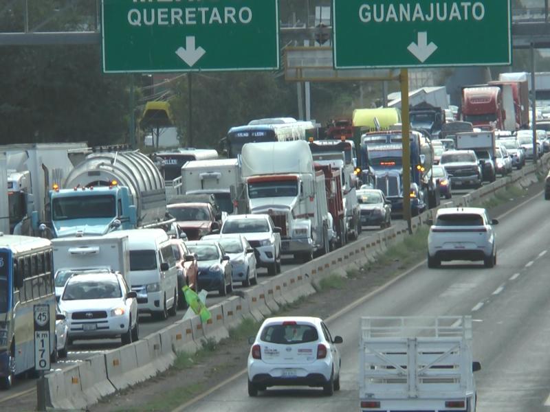 Molestia y retrasos por caravana de transportistas en León