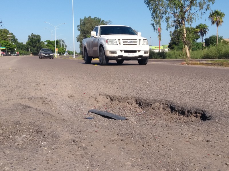 Molesto y riesgoso transitar por calles de LM