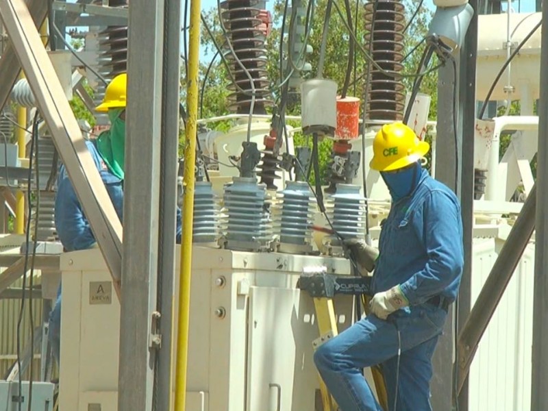 Molestos ciudadanos con CFE por constantes bajones de energía