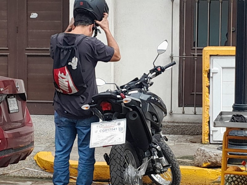 Molestos ciudadanos dicen no hay placas ni sistema para motos nuevas