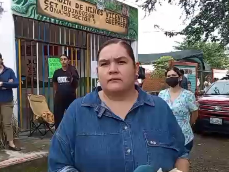 Molestos padres de kinder en Xalisco por desaparición de horario extendido