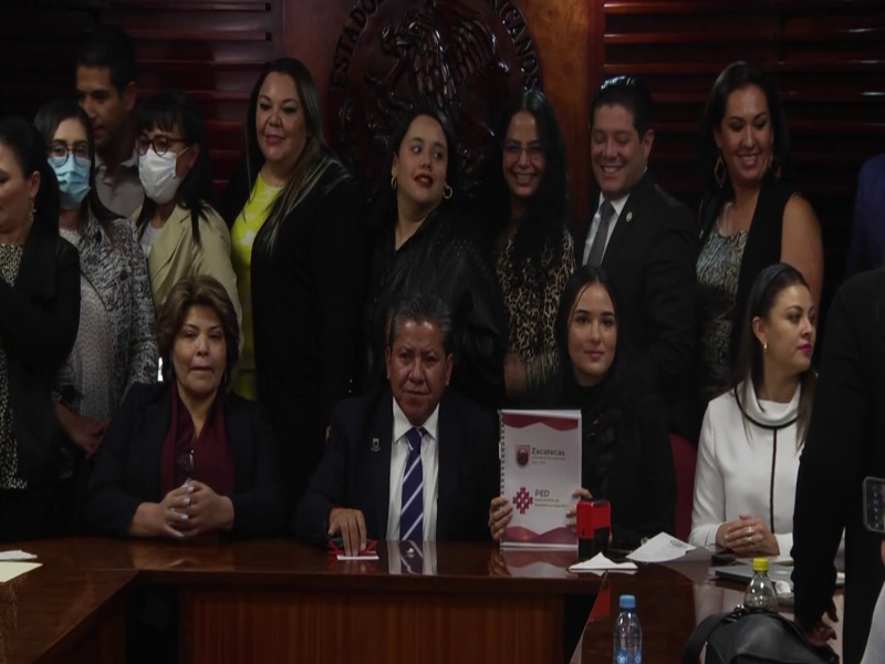 Monreal entrega plan desarrollo al poder legislativito