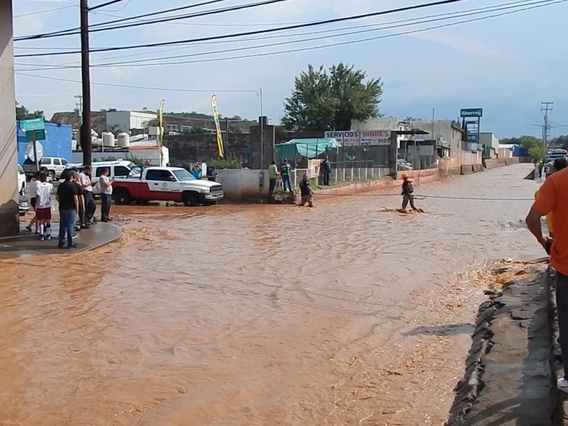 Montan operativo de rescate en arroyo de la avenida tecnológico