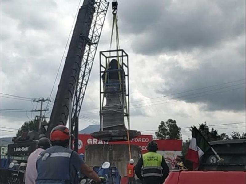 Monumento a Benito Juárez queda instalado en su nueva ubicación en Zamora