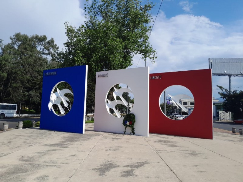 Monumento a la hermandad francesa en Toluca