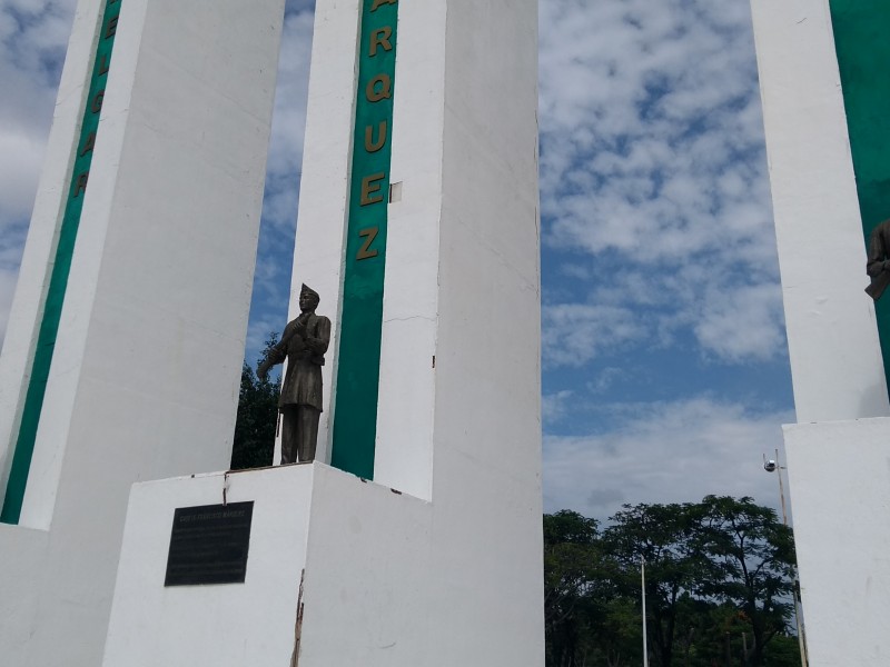 Monumento a los niños héroes en el abandono