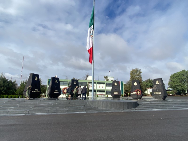 Monumento a Niños Héroes por bicentenario del Heroico Colegio Militar